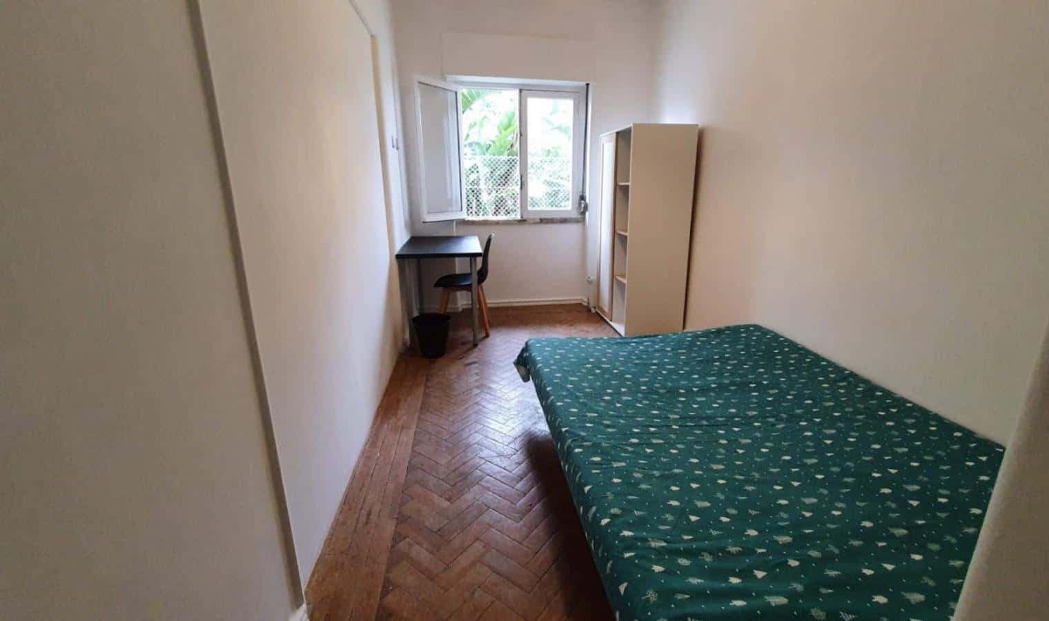 Quarto com cama de casal, com varanda, em apartamento com 3 quartos - FLAT R - R3 photo 1