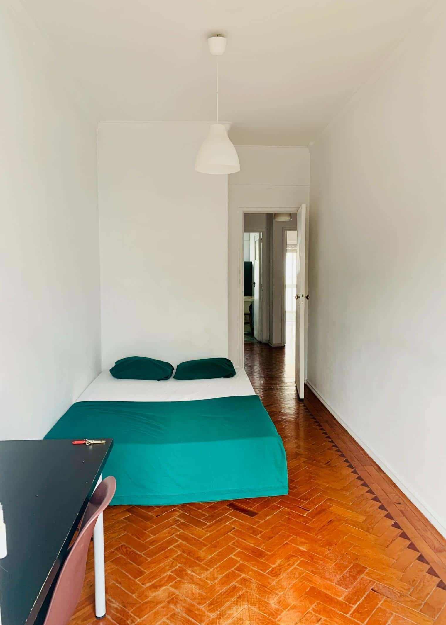 Quarto com cama de casal, com varanda, em apartamento com 3 quartos - FLAT T - T3 photo 1