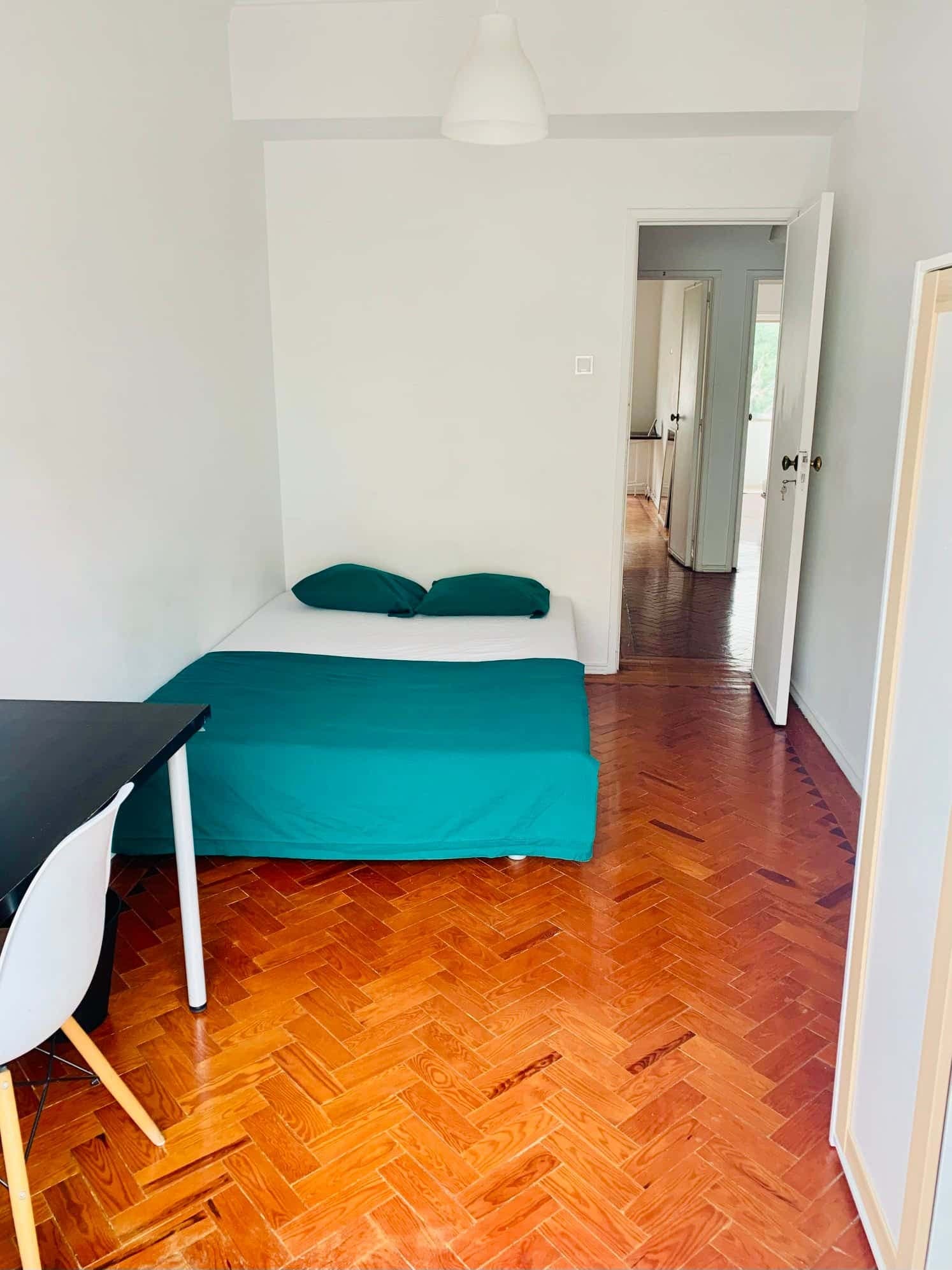 Quarto com cama de casal em apartamento com 3 quartos - FLAT T - T1 photo 1
