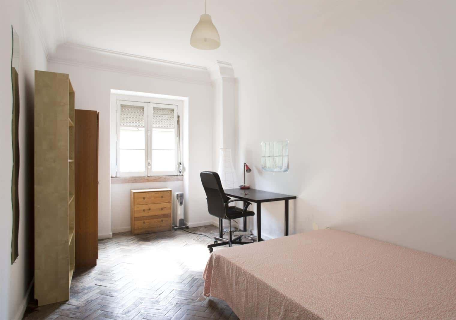 Quarto com cama de solteiro em apartamento com 7 quartos - FLAT F - F6 photo 1