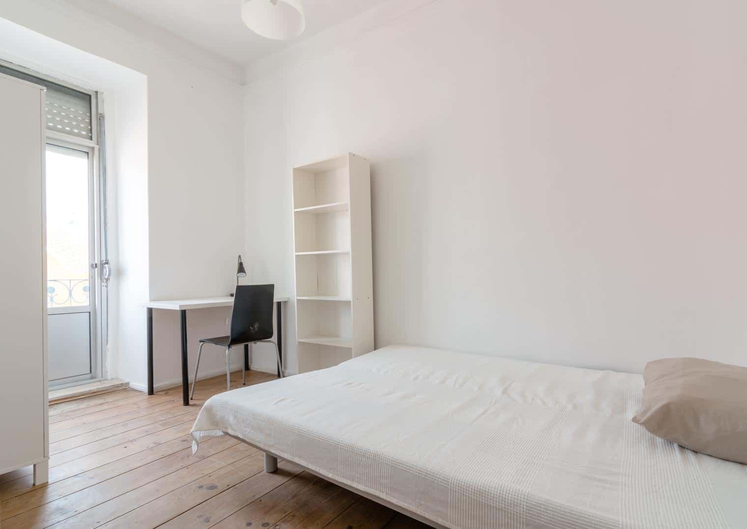 Quarto com cama de casal em apartamento com 9 quartos - FLAT N - N3 photo 1