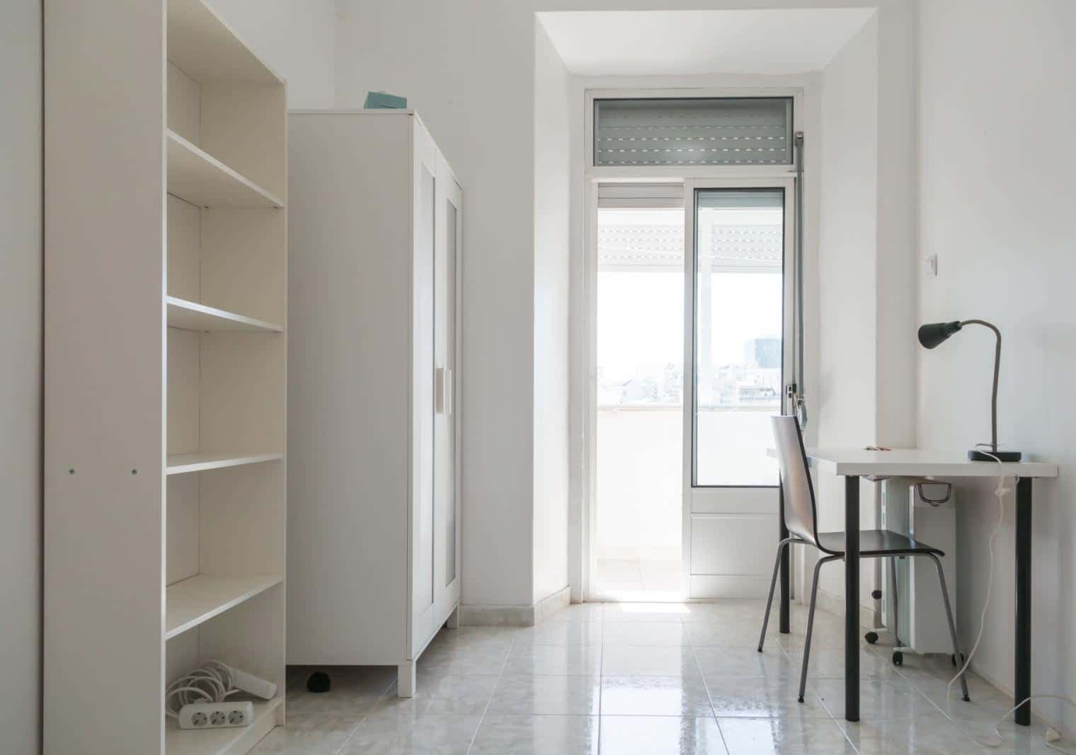 Quarto com cama de solteiro em apartamento com 9 quartos - FLAT N - N7 photo 1