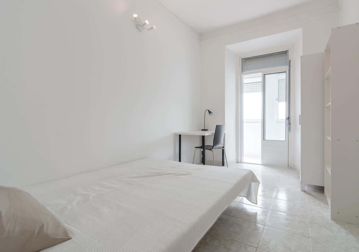 Quarto com cama de casal em apartamento com 9 quartos - FLAT N - N8 photo 1