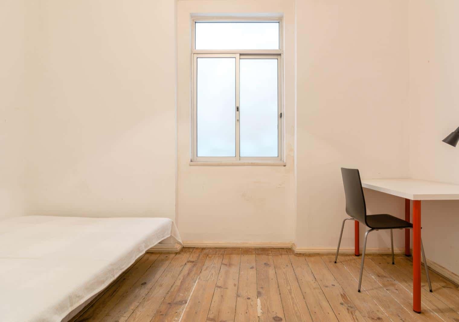Quarto com cama de solteiro em apartamento com 9 quartos - FLAT N - N5 photo 1
