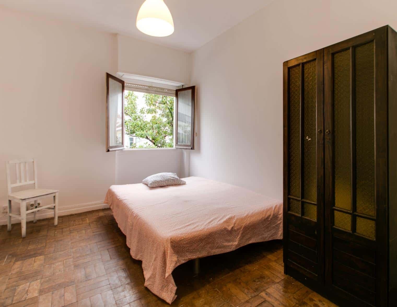 Quarto com cama de casal em apartamento com 6 quartos - FLAT LP - LP202 photo 1