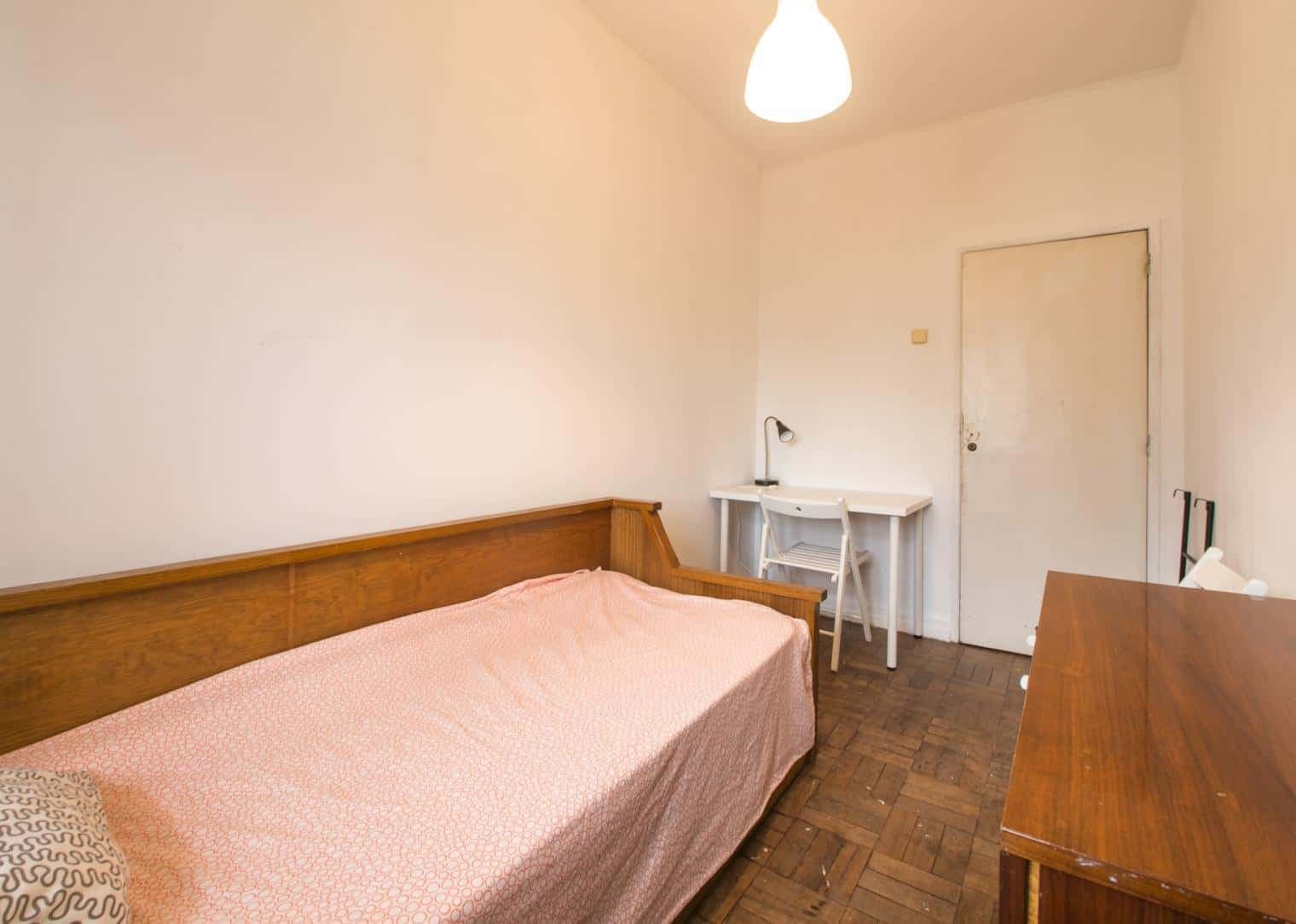 Quarto com cama de solteiro em apartamento com 6 quartos - FLAT LP - LP206 photo 1