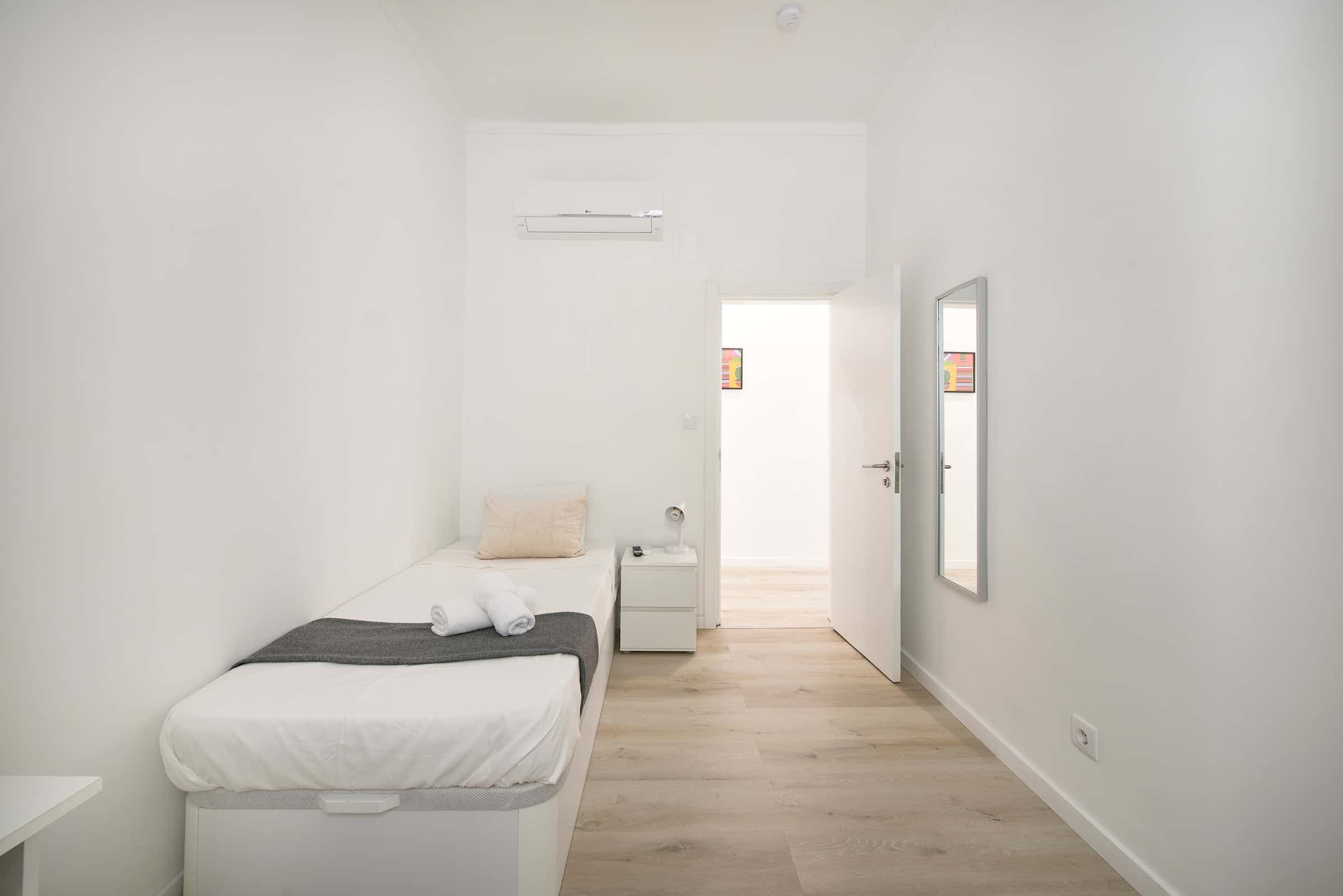 Comfy single bedroom in Lisbon - Room 5 photo 1