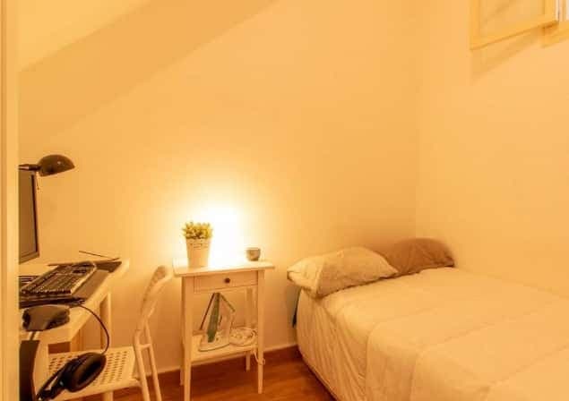 Cozy single bedroom in Saldanha - Room 6 photo 1