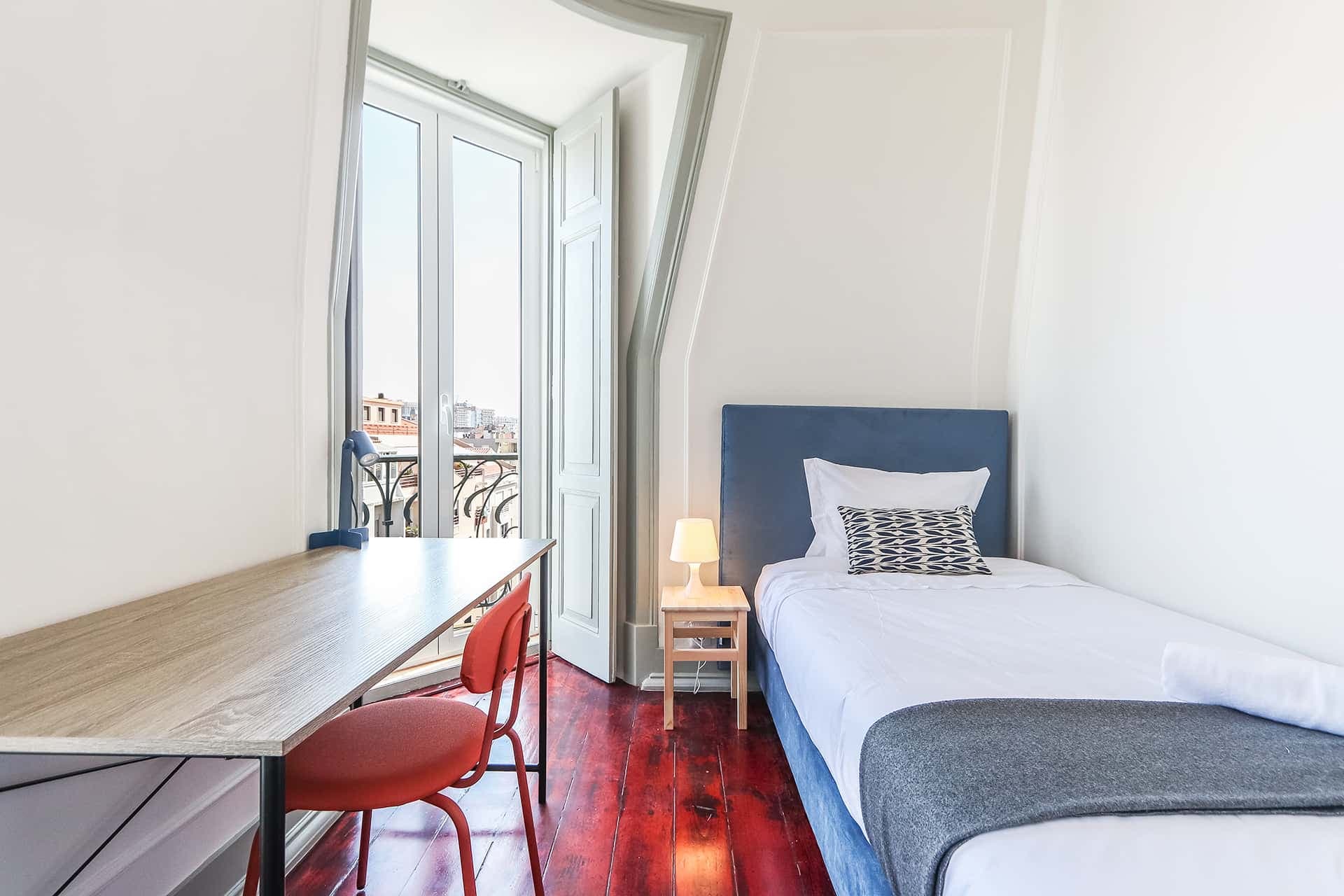 Luminous single bedroom with balcony in Campo de Ourique - Room 2 photo 1