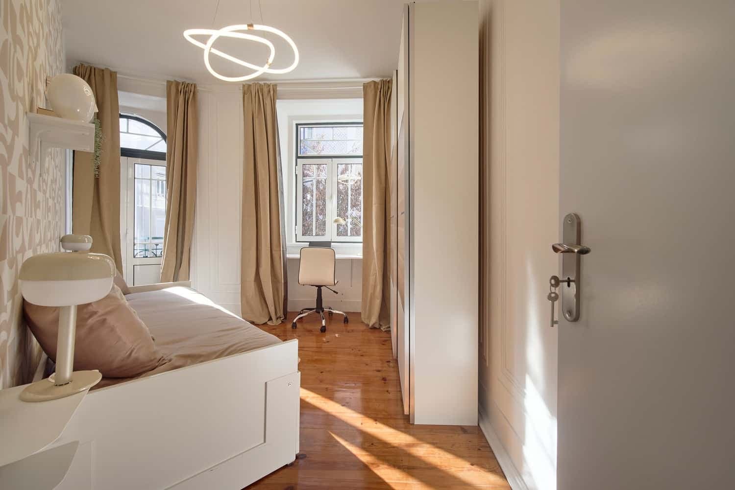 Room 5 - 102. R.Cidade da Horta 36 1 photo 1