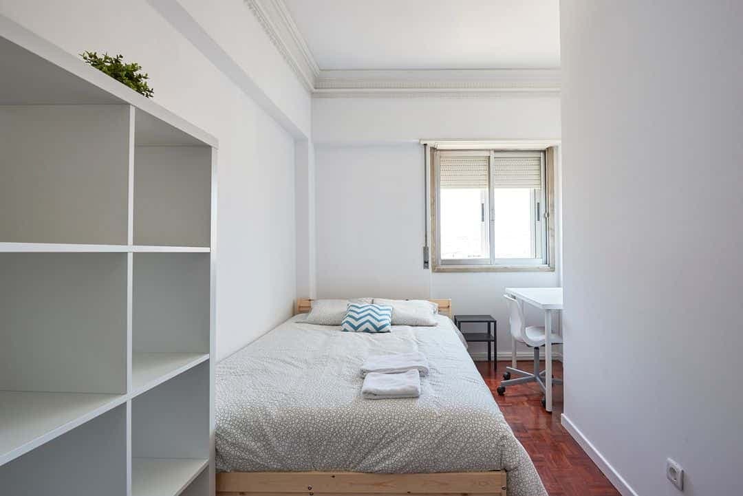 Modern double bedroom in Alto dos Moinhos - Room 7 photo 1