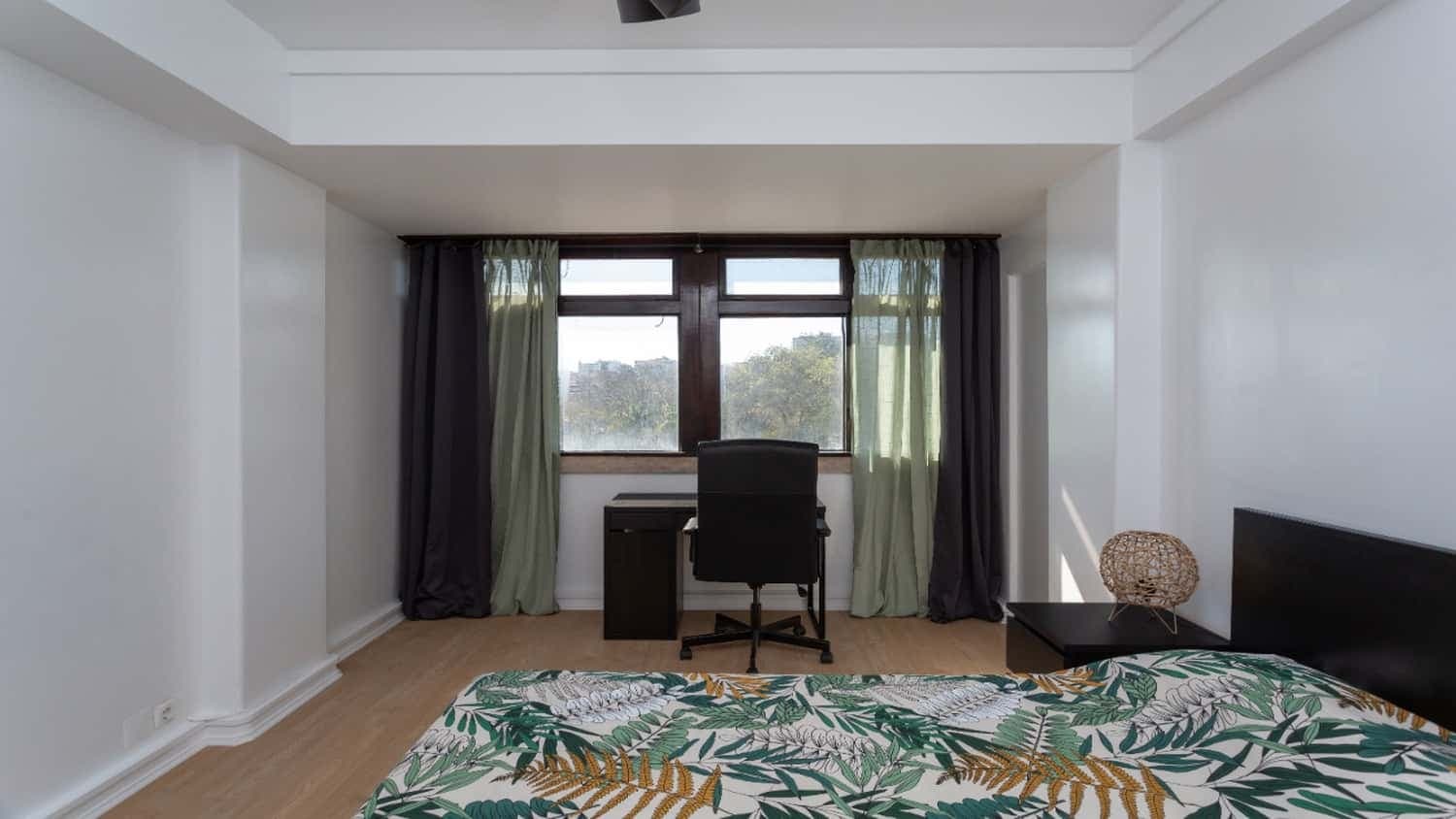 Room 6 - 35. Fontes Pereira Melo 3 6D photo 1