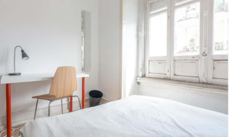 Quarto com came de solteiro em apartamento com 7 quartos - FLAT M - M3 photo 1