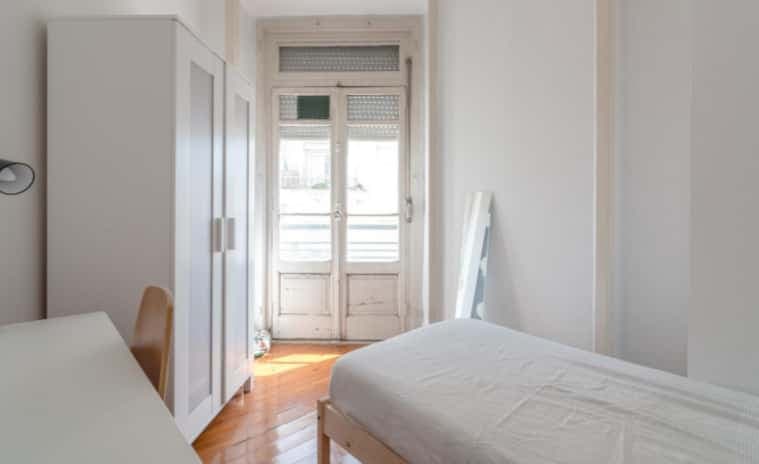 Quarto com came de solteiro, com varanda, em apartamento com 7 quartos - FLAT M - M2 photo 1
