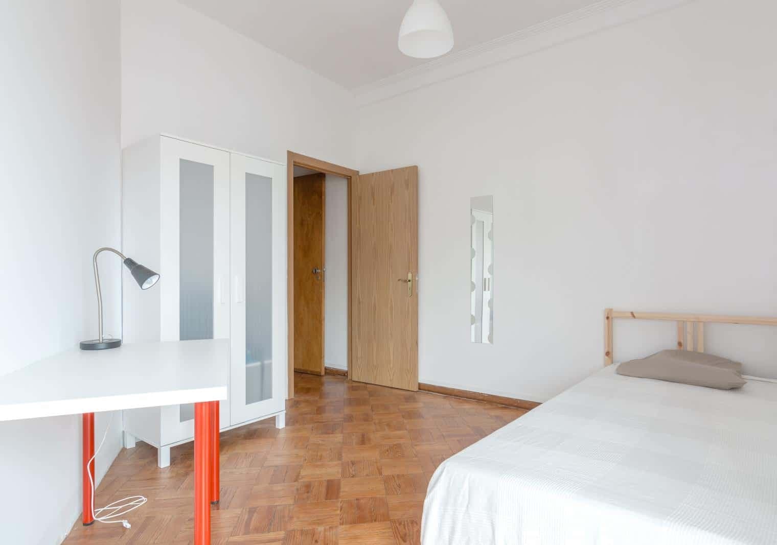 Quarto com cama de solteiro, com varanda, em apartamento com 7 quartos - FLAT REP - REP 2 photo 1
