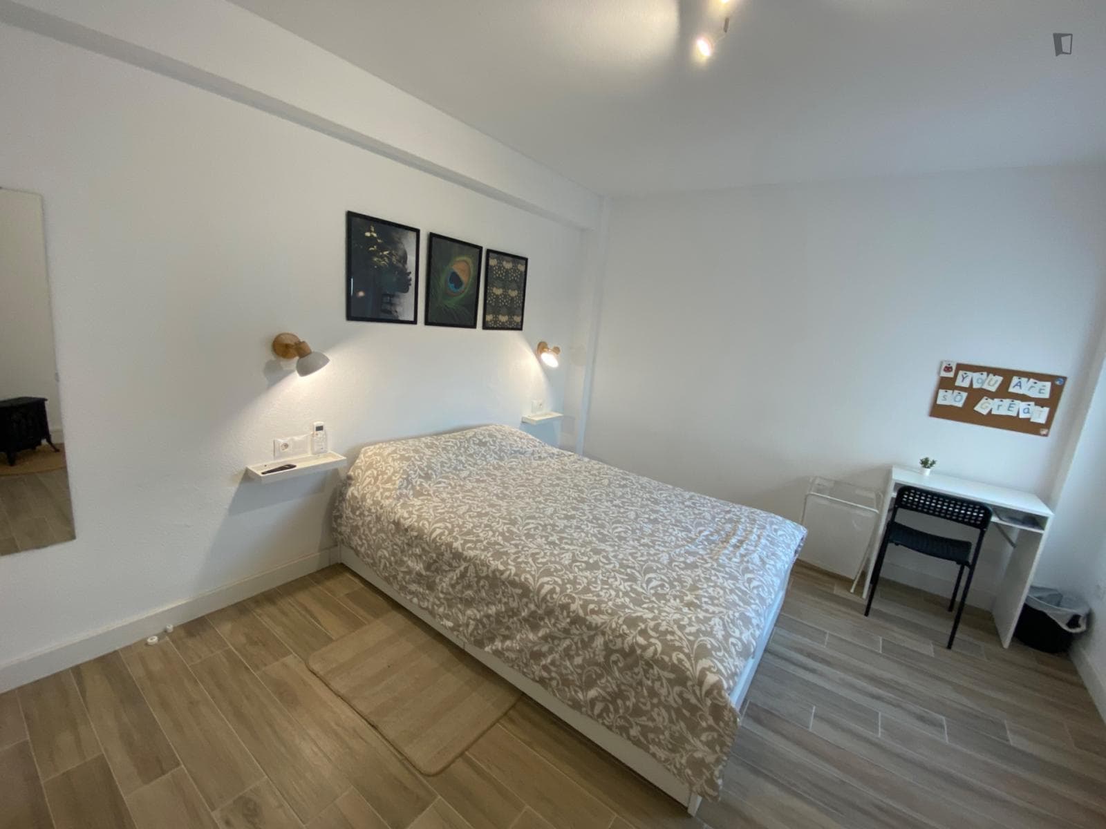 Bright 14m2 double bedroom in Alicante city center photo 1