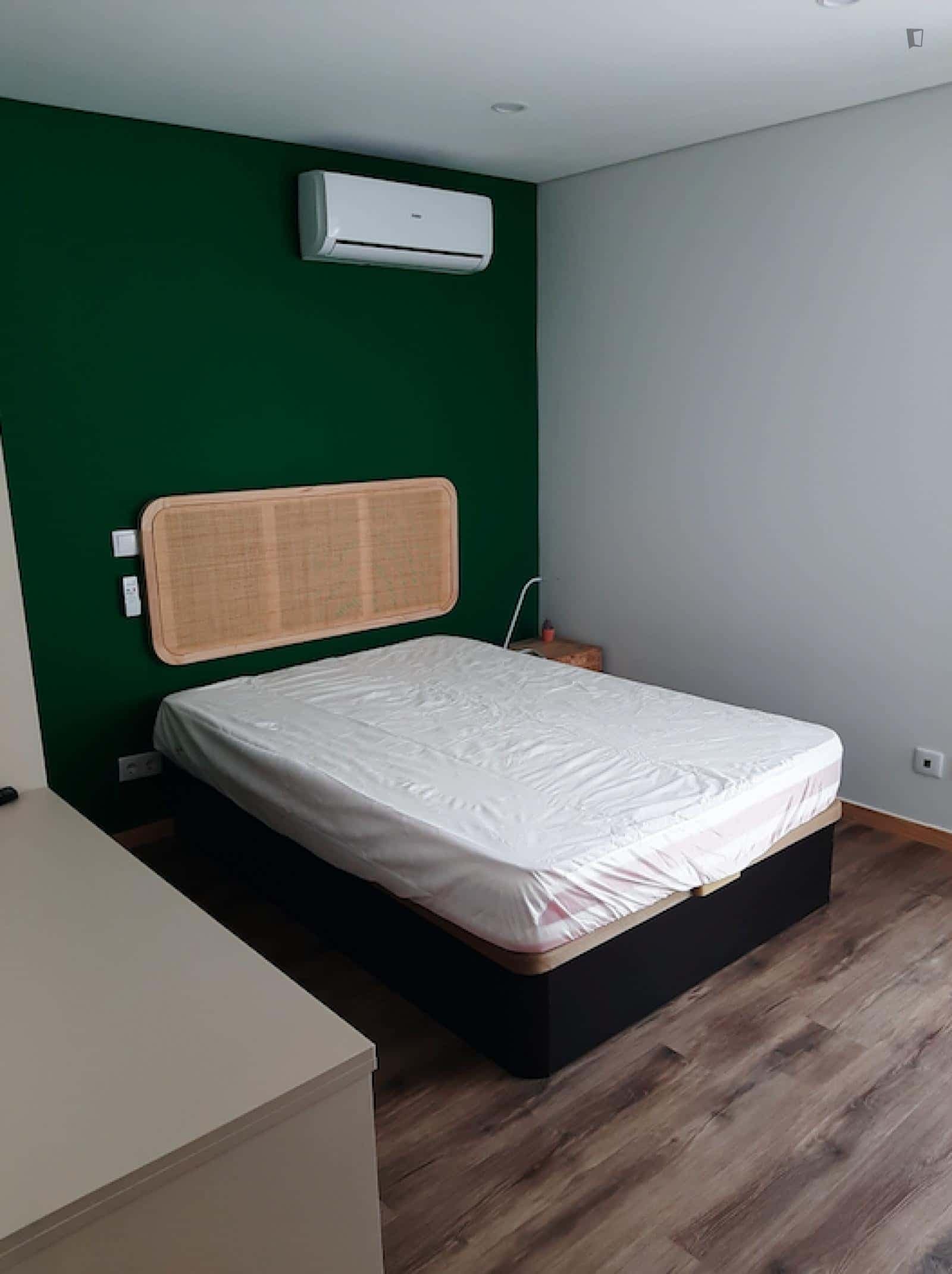 Room with private bathroom in Matosinhos, Porto (Room 3) photo 1