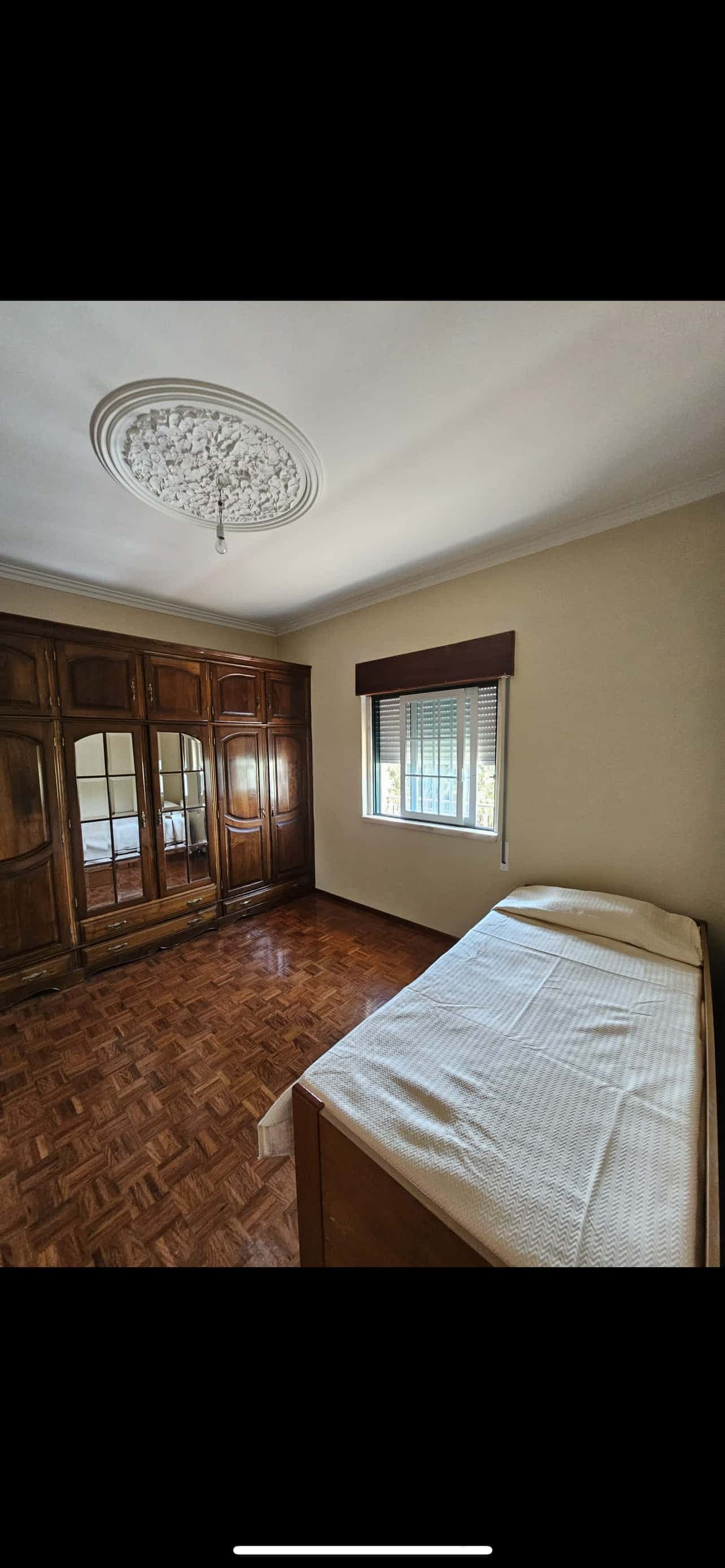 Comfy bedroom with a double bed close to Parque das Naçoēs photo 1