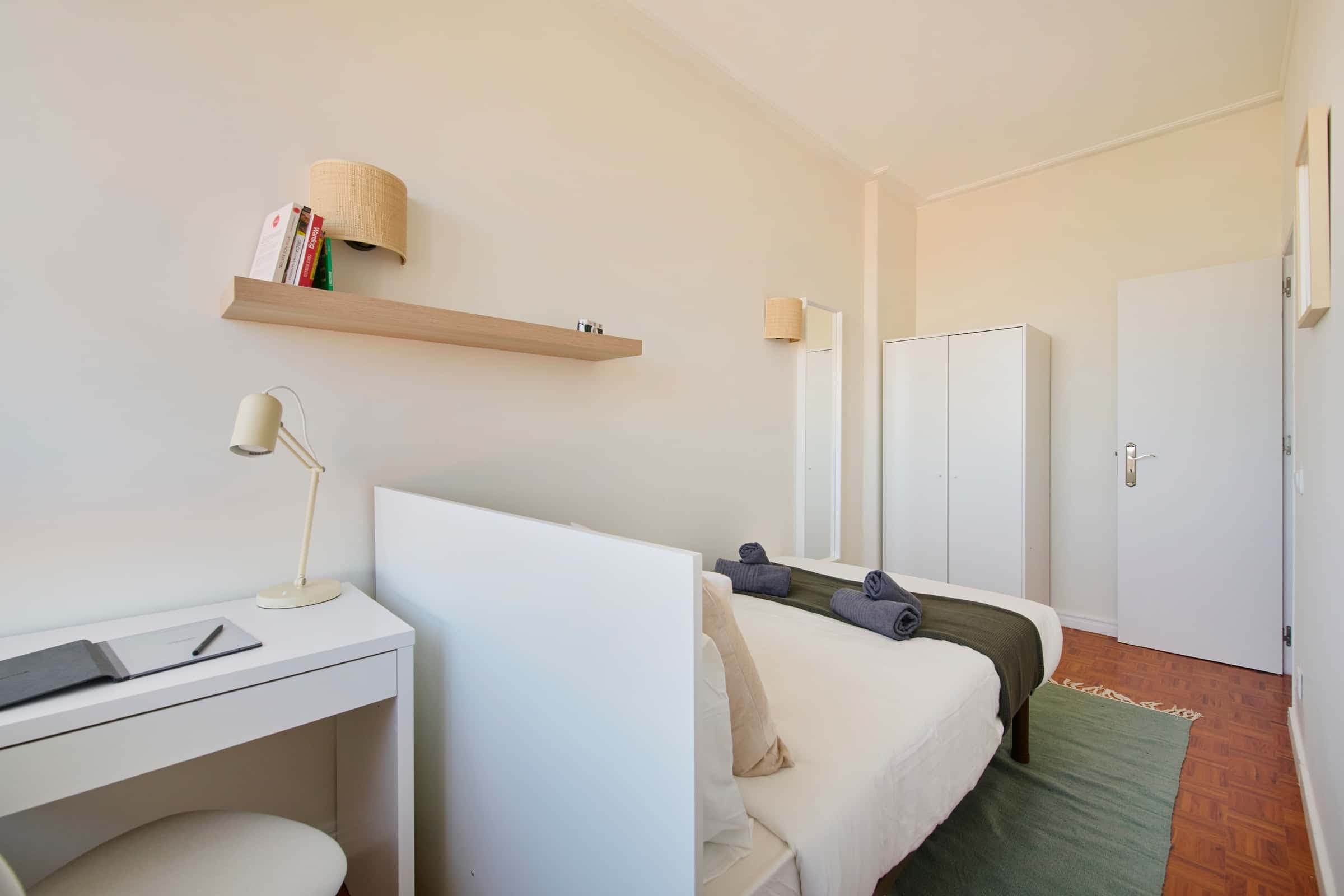 Luminous bedroom in a 10-room apartment in Saldanha, Lisbon - Room 7 photo 1