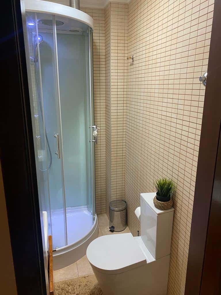 Charming and spacious 3 bedroom home (pets allowed) photo 1