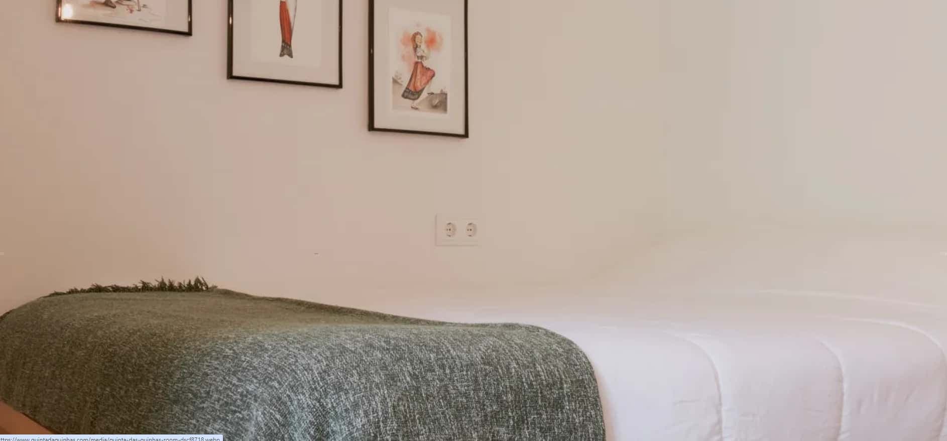 Bedroom with double bed for single use with private bathroom in a rural hostel - Quarto do Fumeiro photo 1