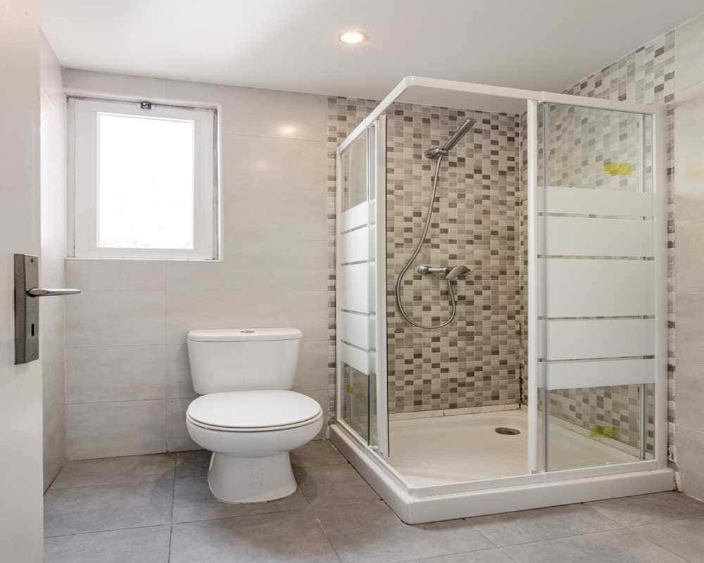 Spacious room in 13-bedroom apartment in Arroios, Lisbon - Room 9 photo 1