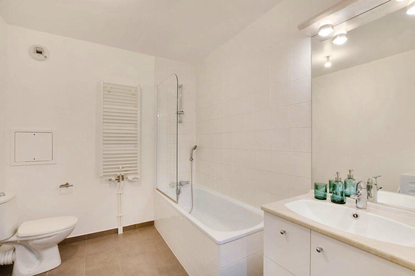 Spacious 104 m² apartment for rent in a coliving space in Paris photo 1