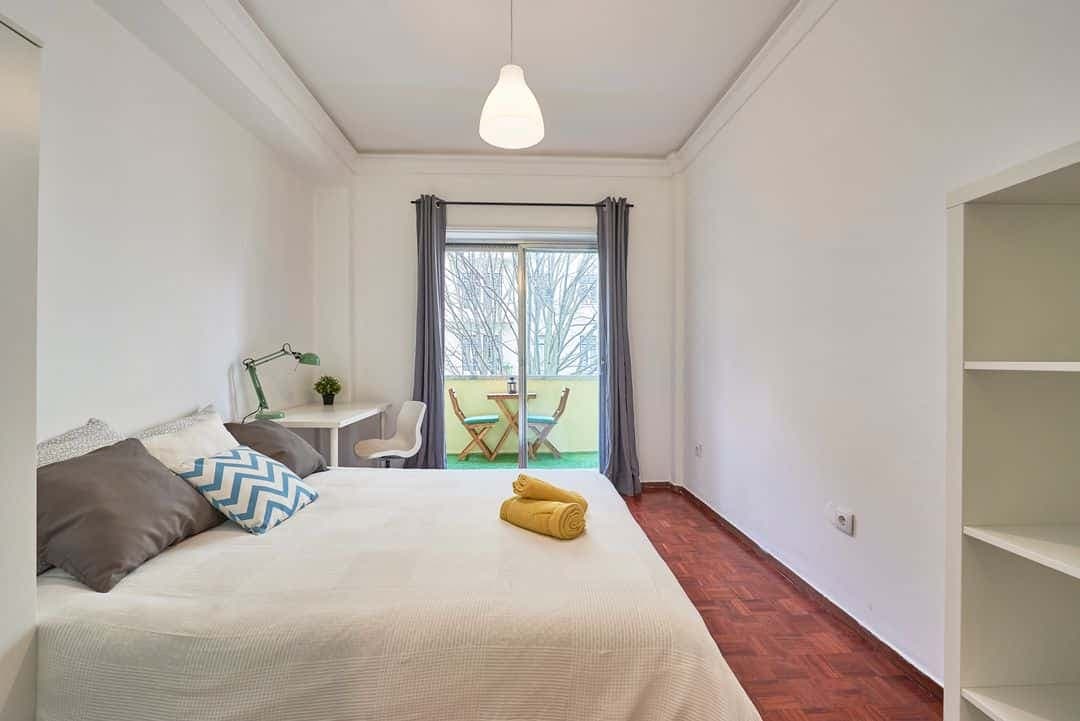 Comfortable double bedroom with balcony in Marquês de Pombal - Room 1 photo 1