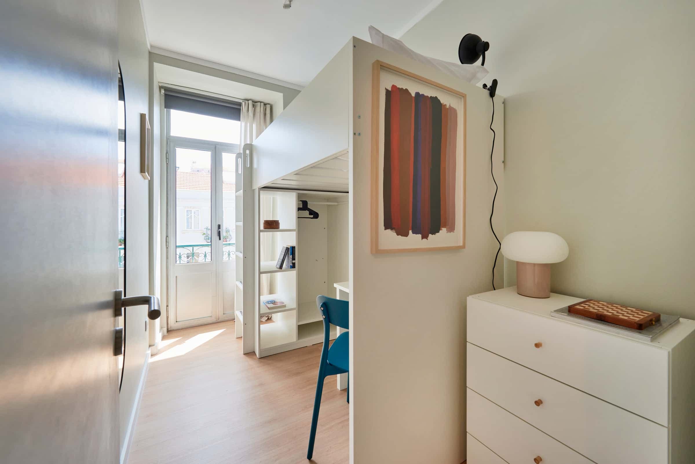 Cozy single bedroom in a 12-bedroom apartment in Morais Soares - Room 3 photo 1
