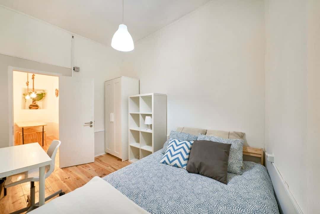 Modern double interior bedroom in Cais do Sodré - Room 5 photo 1