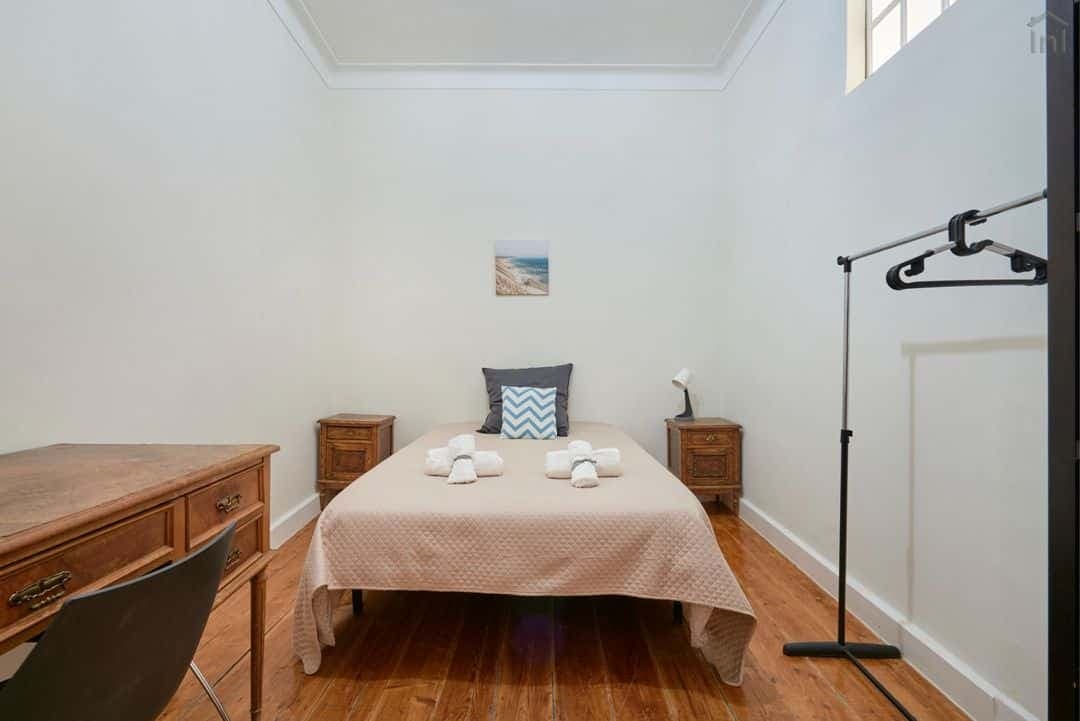 Comfortable double interior bedroom in Avenida - Room 4 photo 1