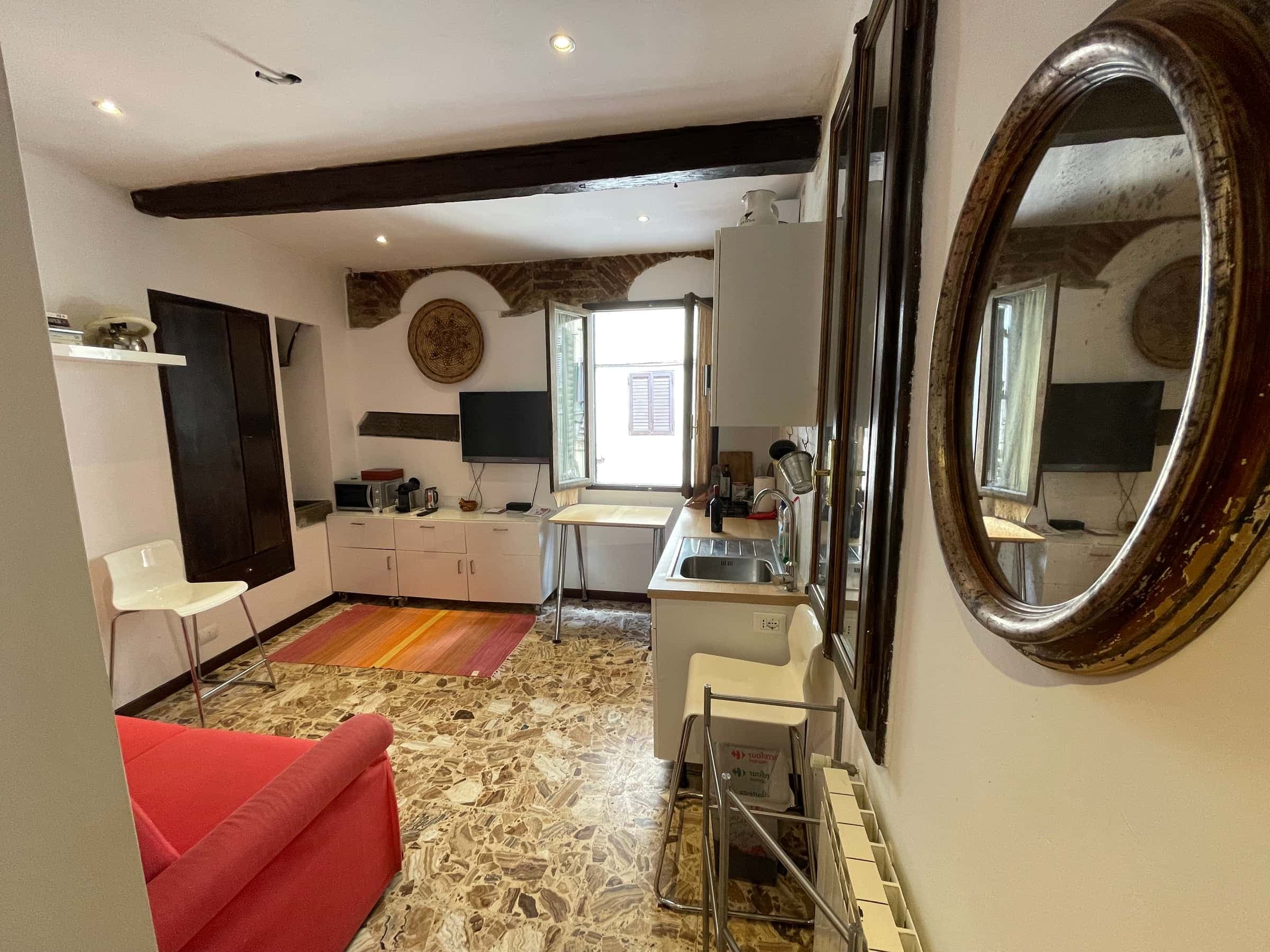 Spacious studio apartment at the Uffizi Gallery / Monolocale - Firenze Centro photo 1