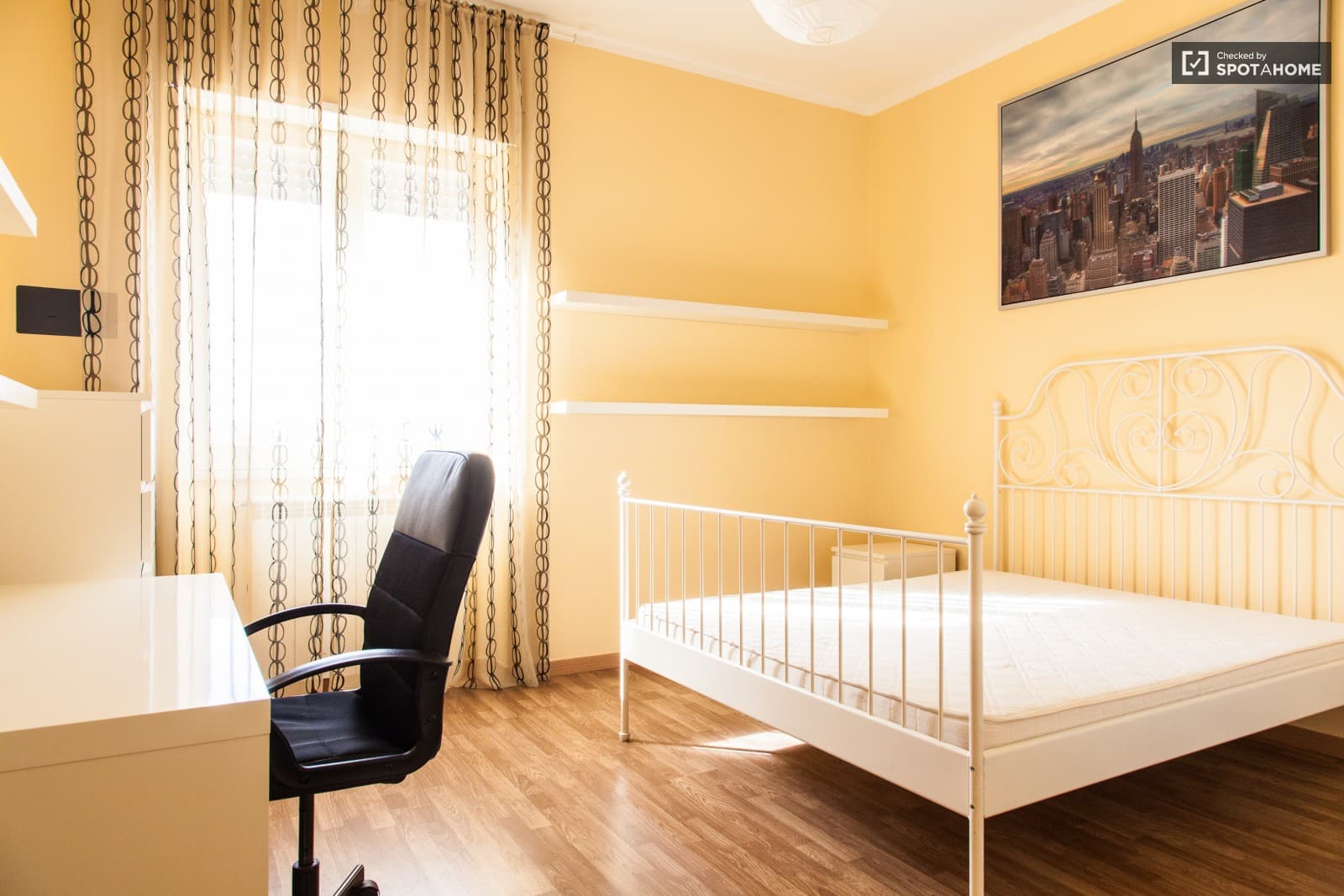 Colorful double bedroom with Balcony near Jonio metro station (room 5) photo 1