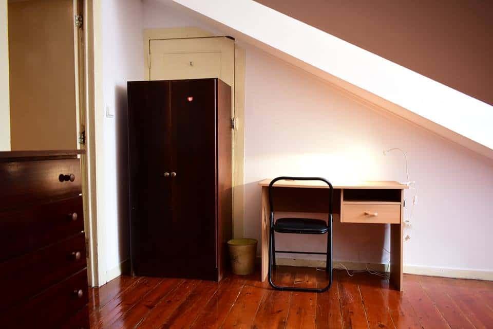 Quarto com cama de solteiro em apartamento com 5 quartos - FLAT P - P2 photo 1