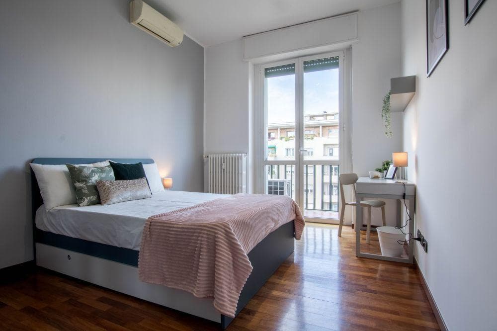 Grande ed accogliente stanza singola con balcone a Milano photo 1