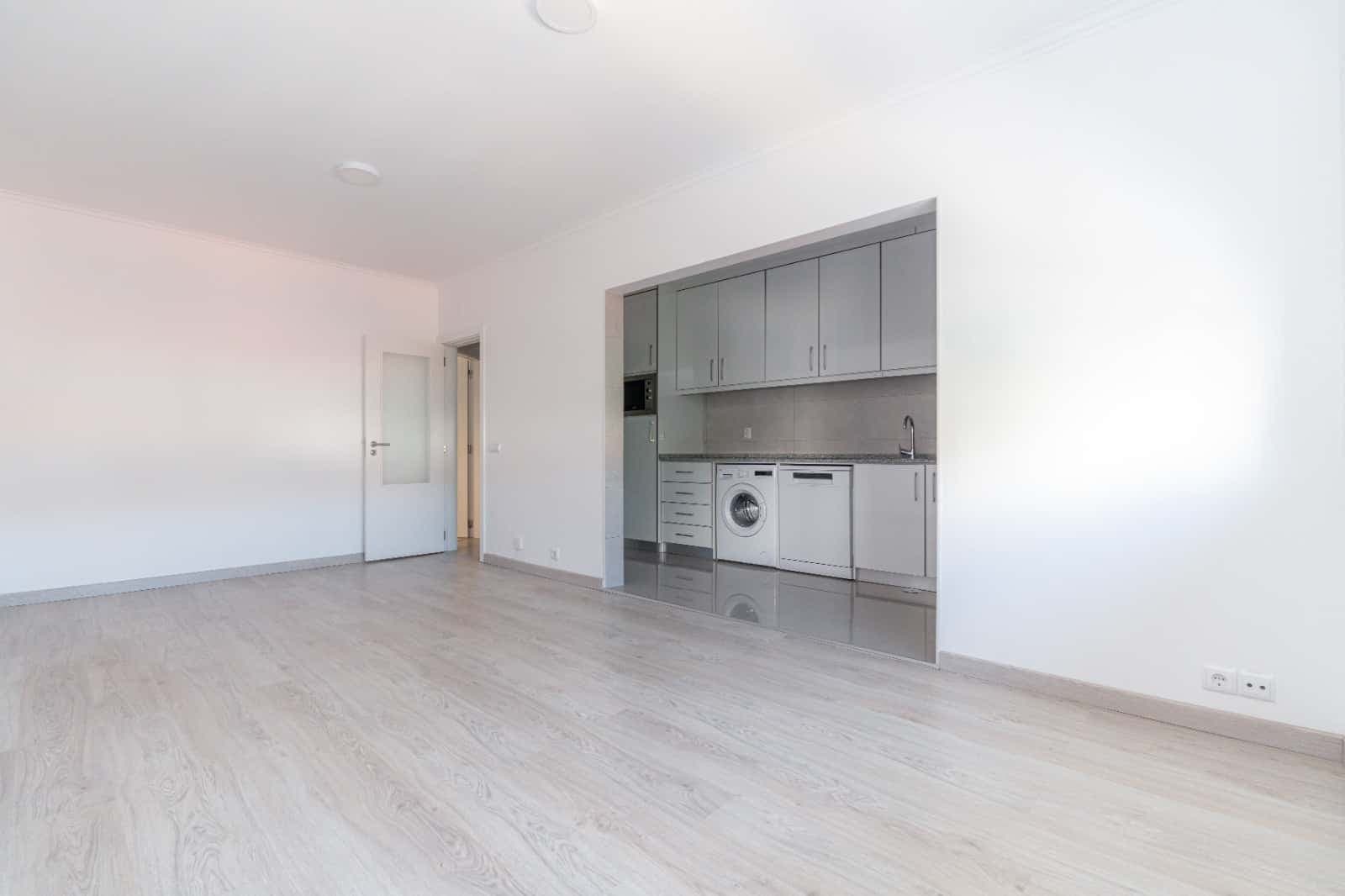 Two-bedroom apartment in Rua do Brasil, Coimbra photo 1