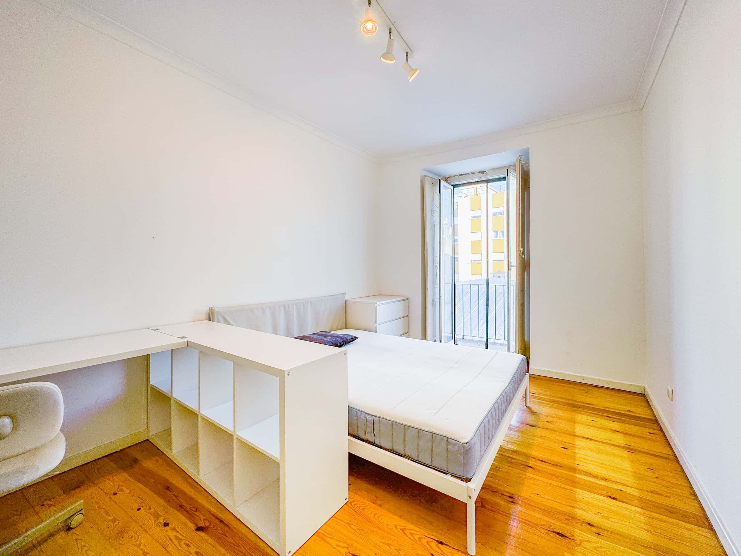 Bright room in Rua Mirante, Lisbon photo 1
