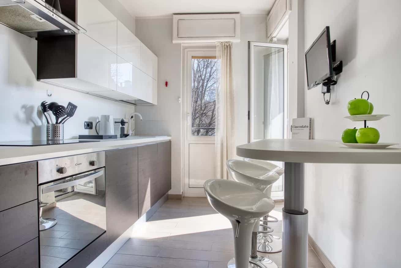 Delightful 1-bed flat w/ balcony photo 1