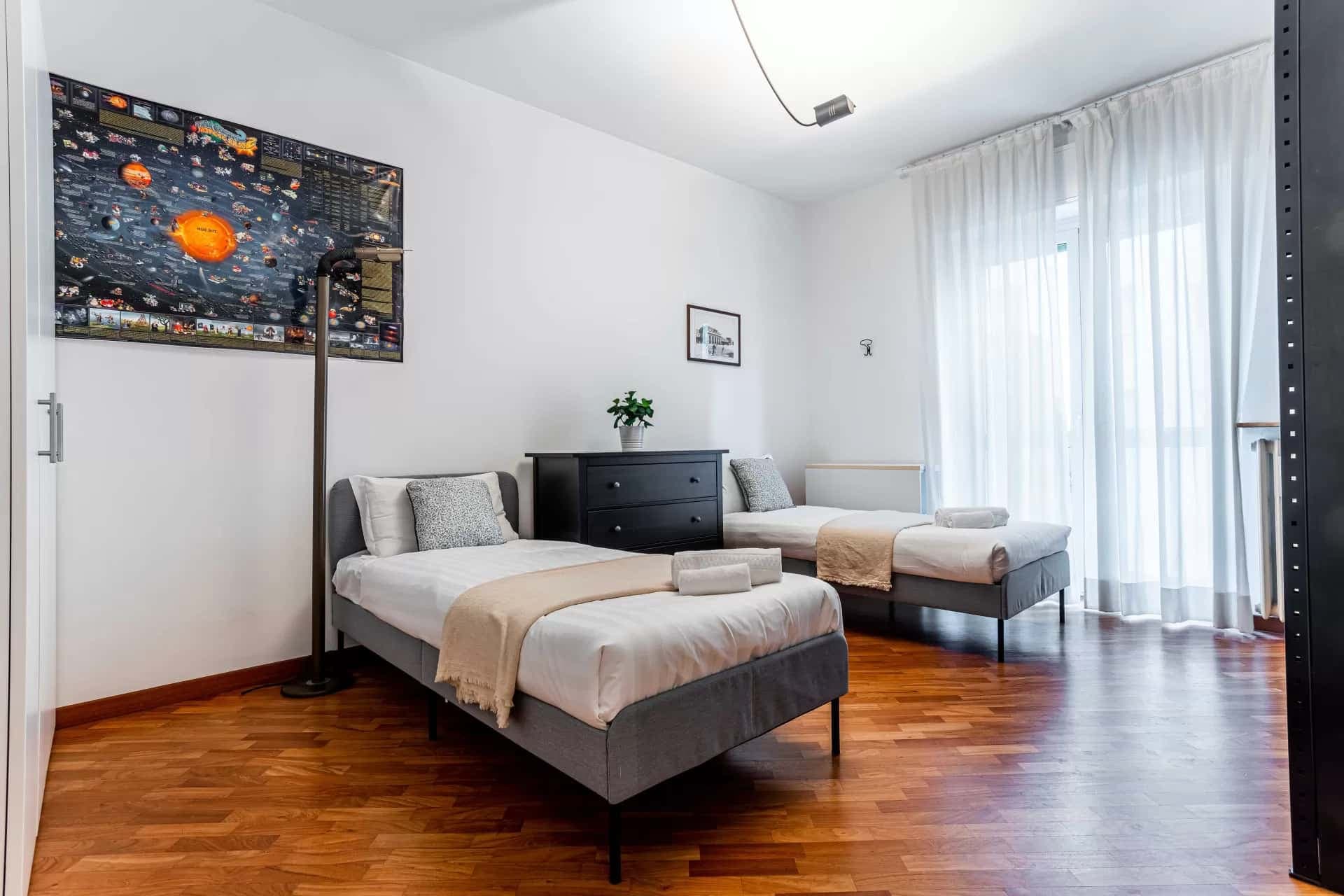 Lovely&Inviting 2-bed flat w/ balcony photo 1