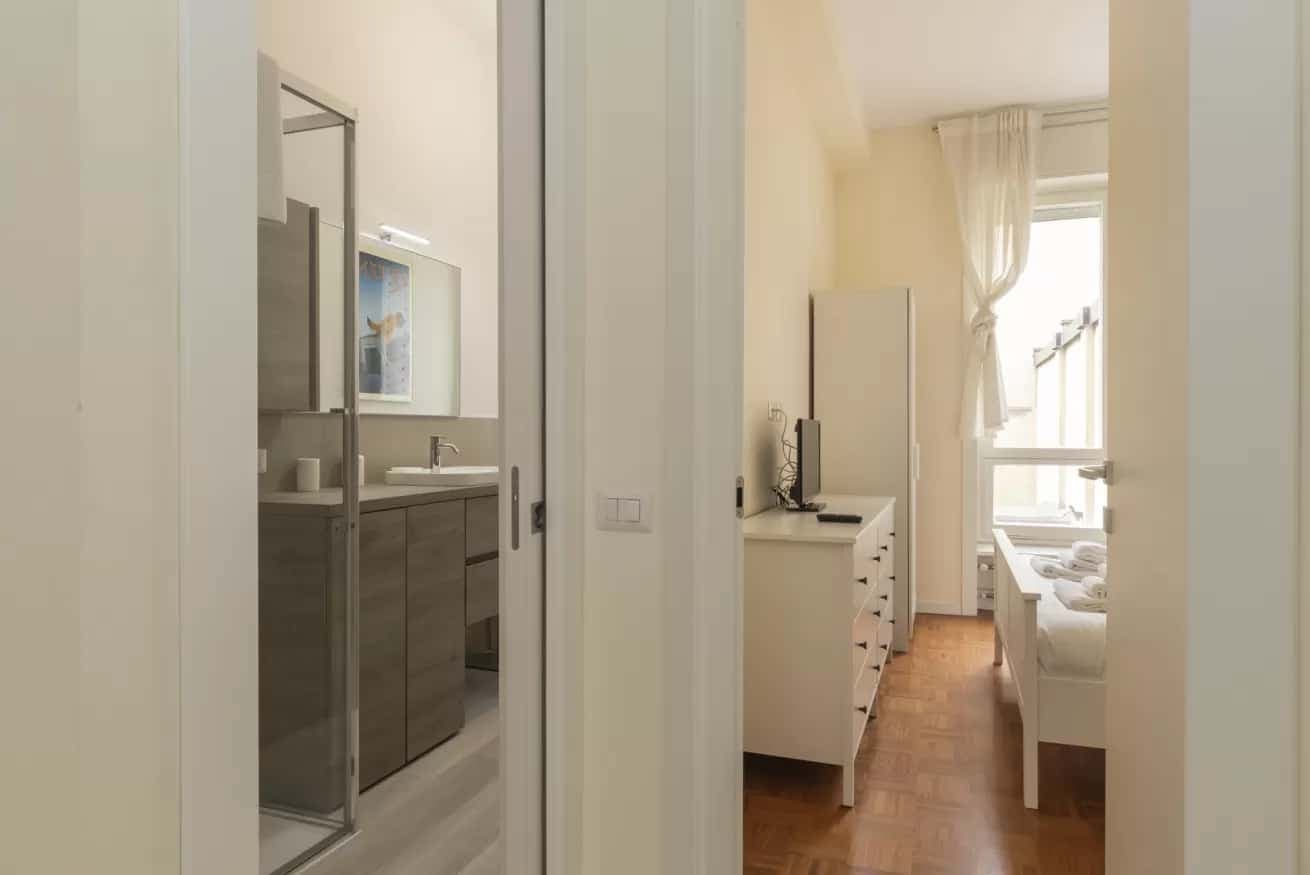 Modern 2-bed apartment w/balcony photo 1