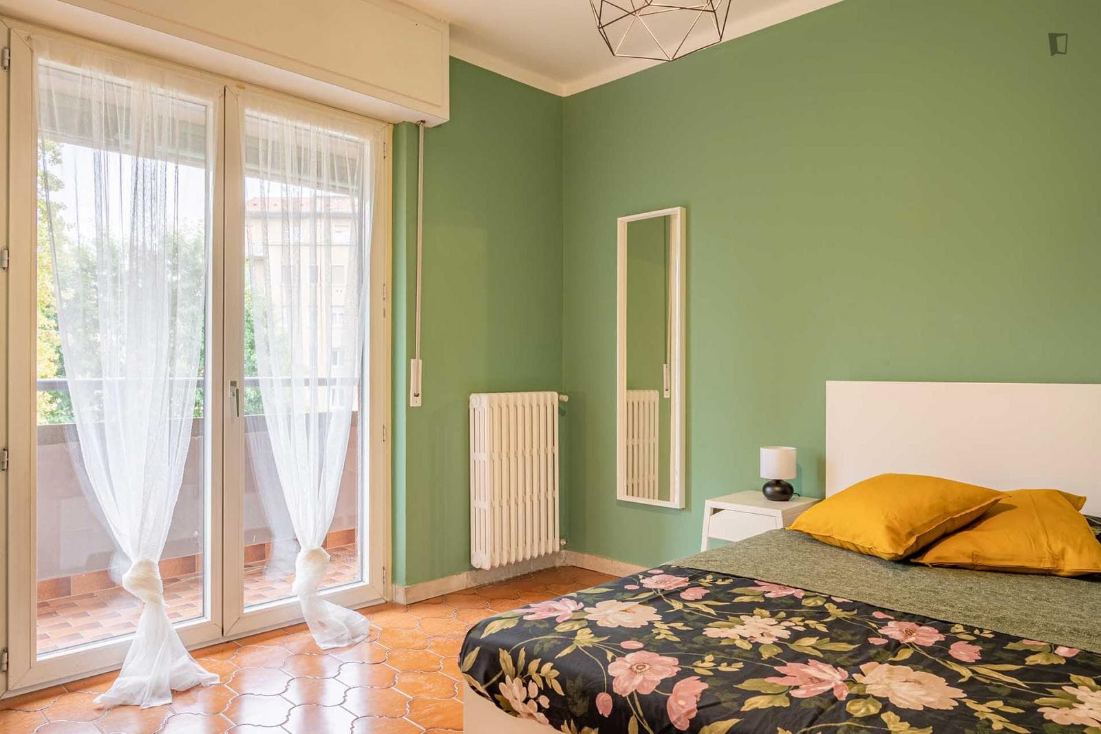 Bright single bedroom not far from Università Bocconi photo 1