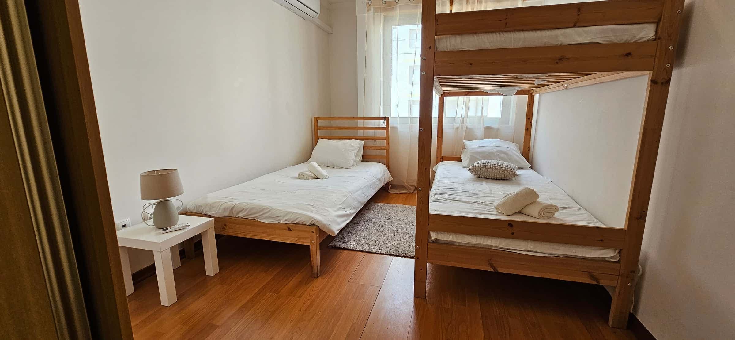 Modern 3 Bed Lisbon Flat by Beaches, Ferry & Shops photo 1