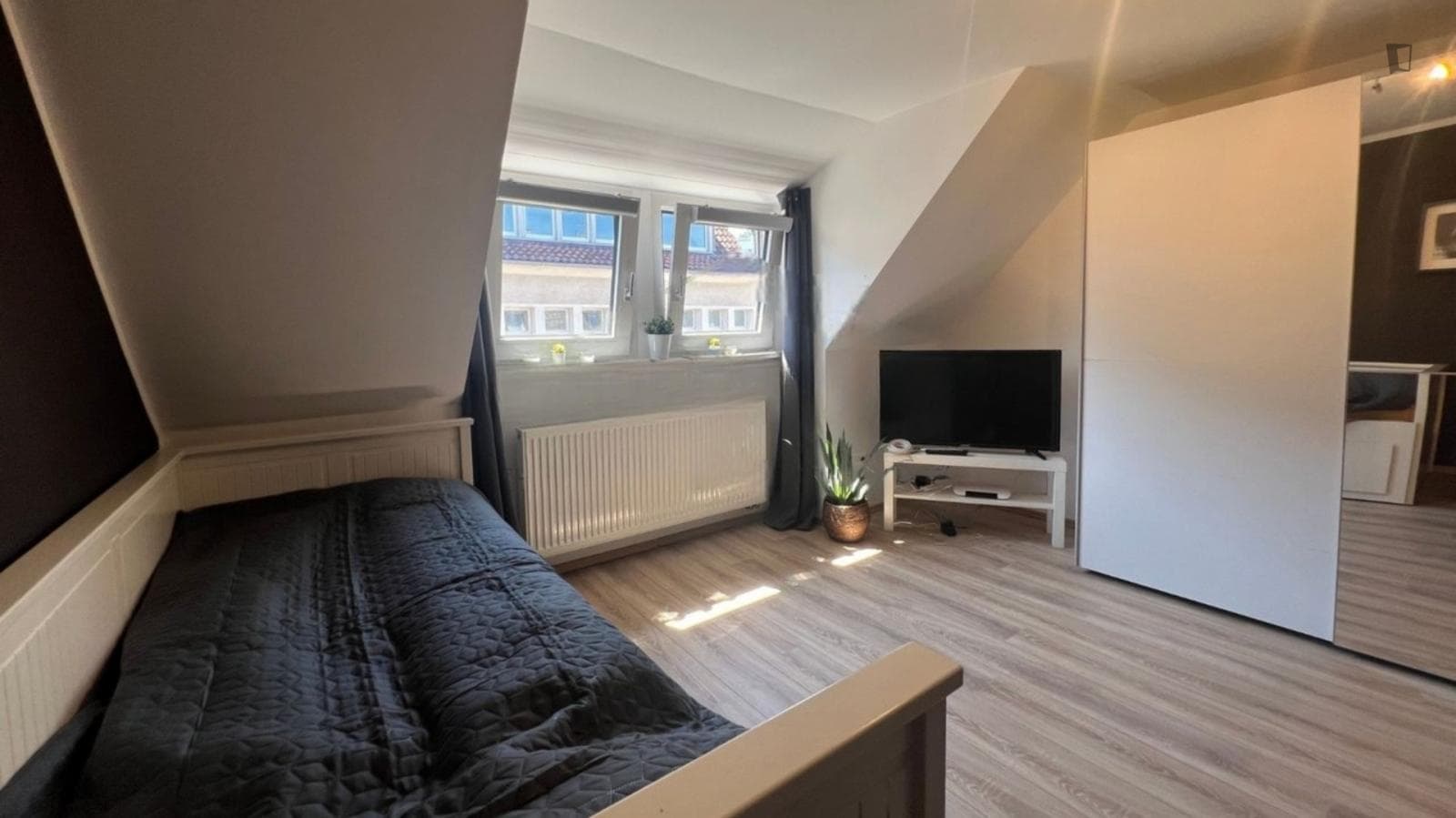 Attractive modern studio close to University of Applied Sciences Düsseldorf photo 1