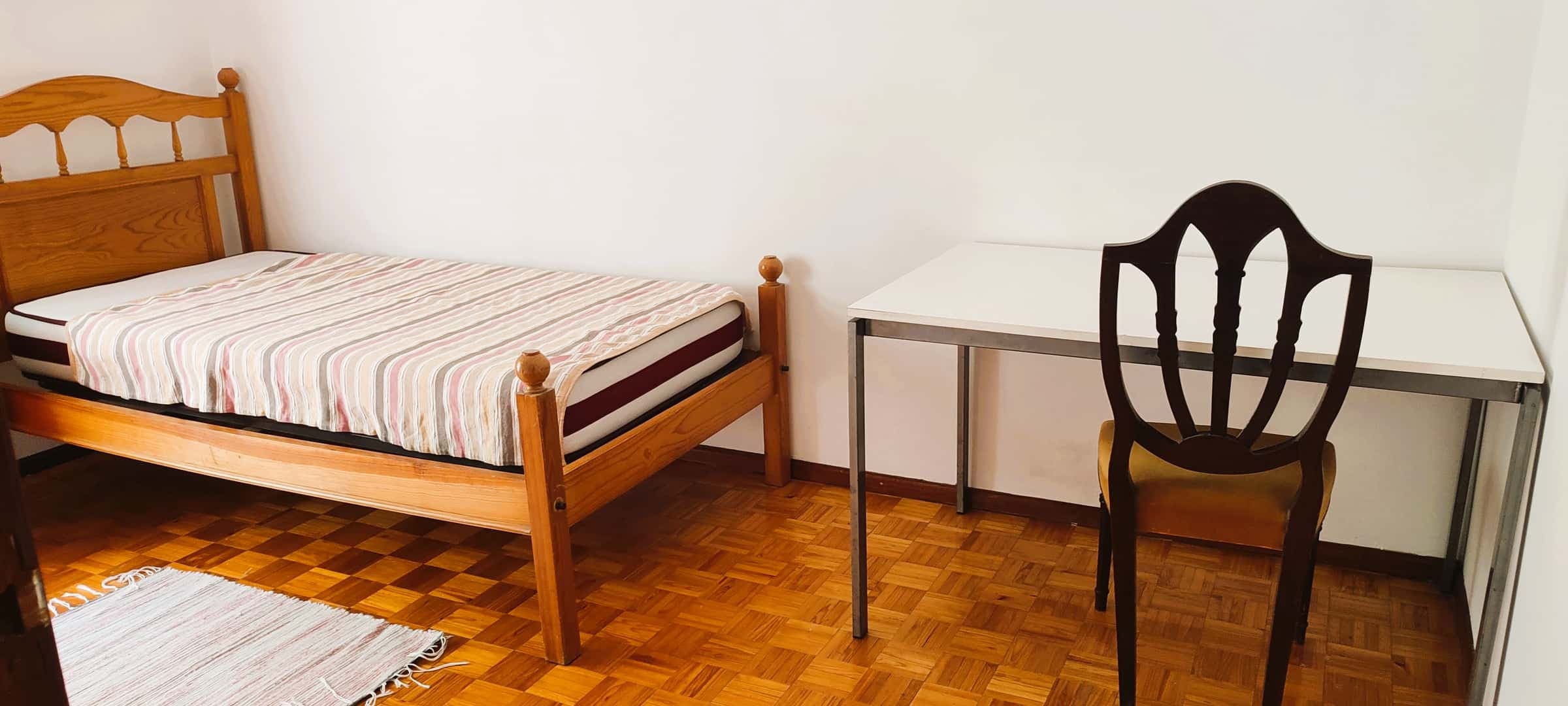 Room in a 4-bedroom apartment in Rua Doutor Manuel Lopes Louro, Castelo Branco photo 1