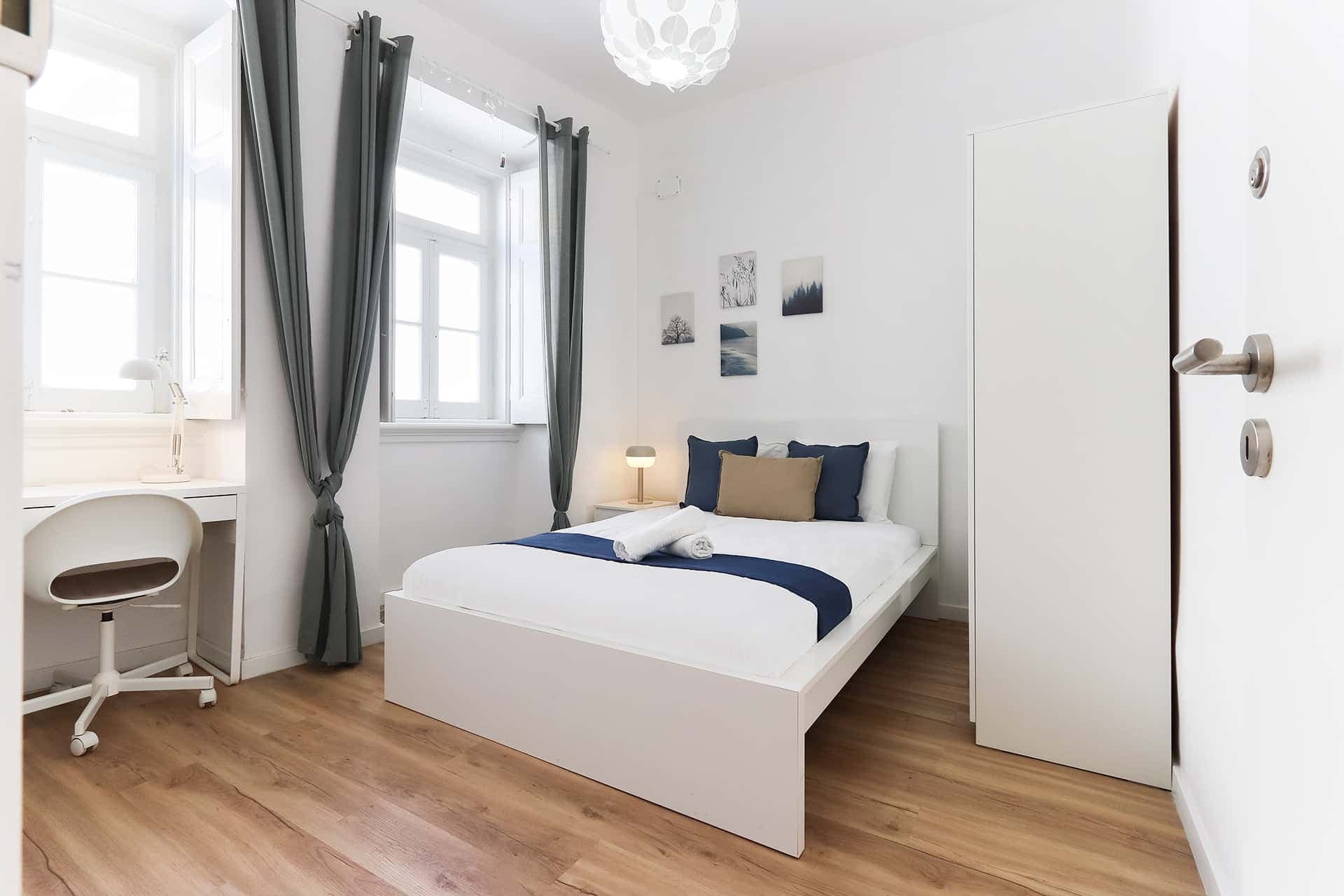 Cosy bedroom in a 6-bedroom apartment in Lisbon - Room 1 photo 1