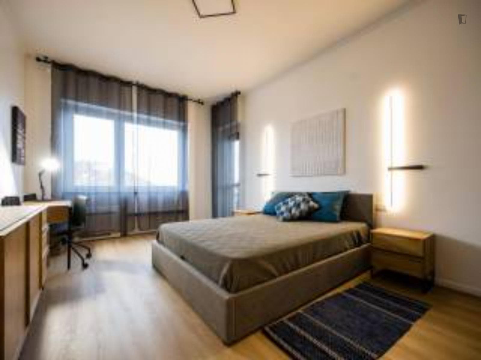 Double bedroom, in 2-bedroom apartment photo 1