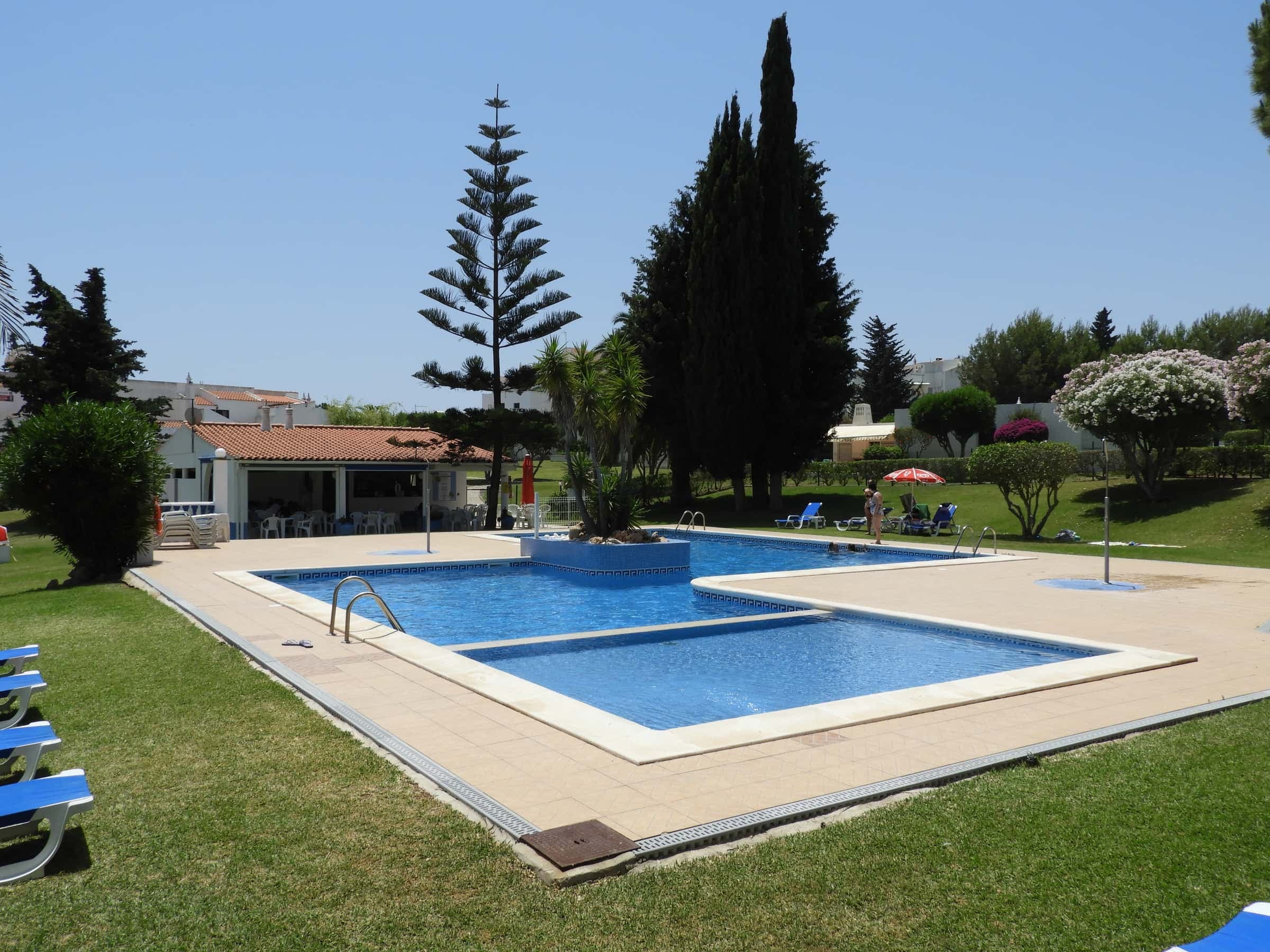 Two-bedroom apartment with balcony and pool in Porches photo 1
