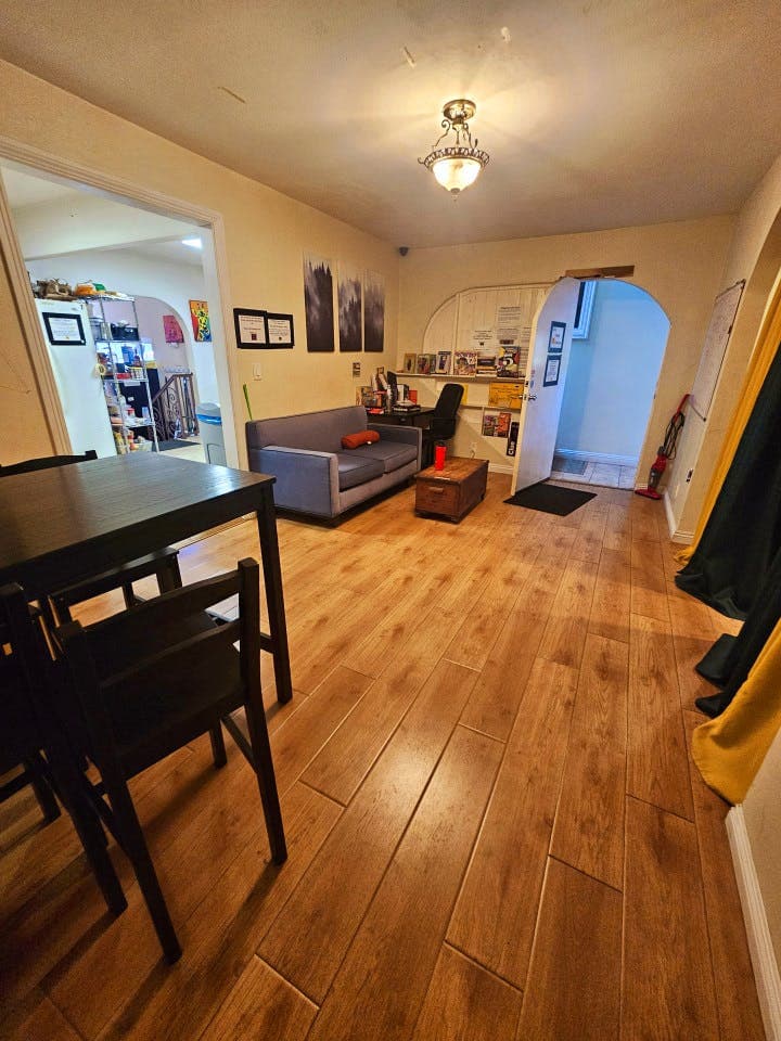 Affordable Rooms for Students, Artists, Professionals, Extended Travelers near Pupuseria Del Valle Restaurant photo 1