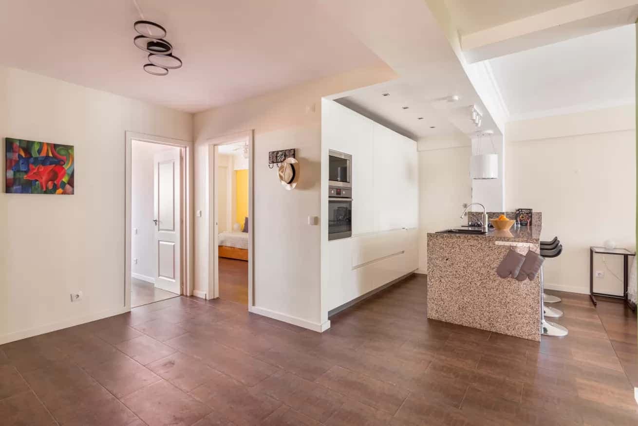 Impressive 2-bed flat near the beach photo 1