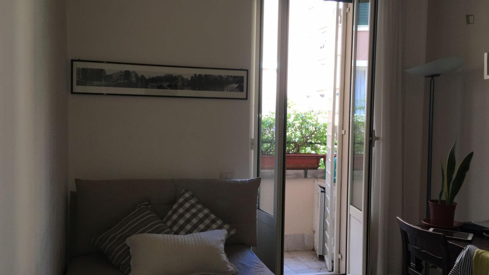 Single bedroom in a beautiful apartment near Piazza Bologna photo 1
